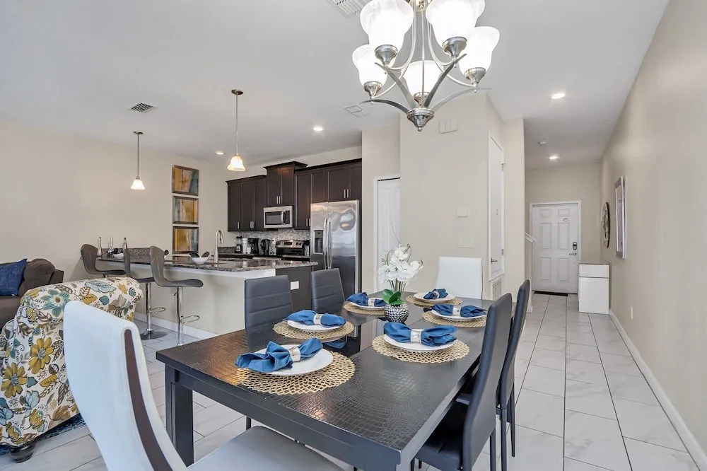 Spacious and Luxurious Home With Splash Pool, Close to Disney #4st804