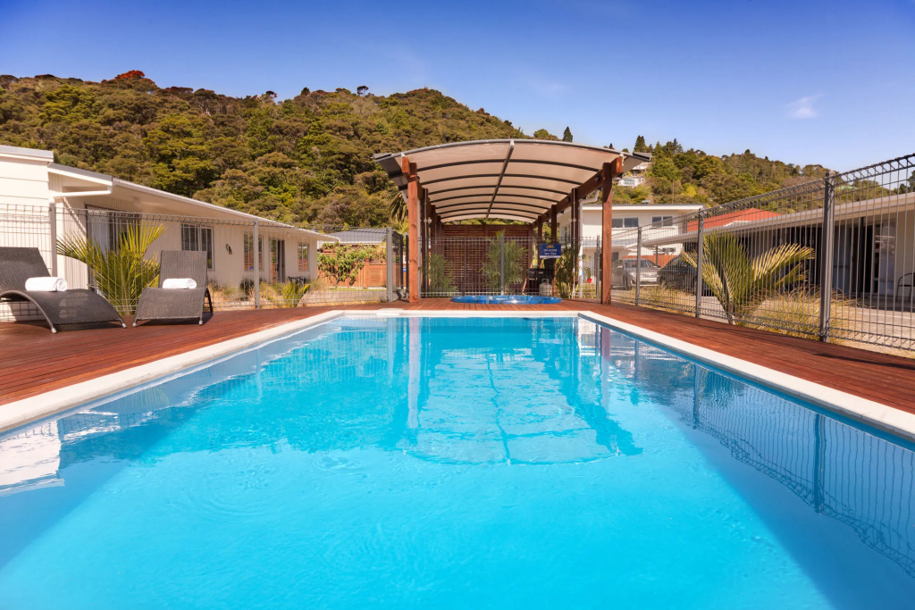 Averill Court Motel