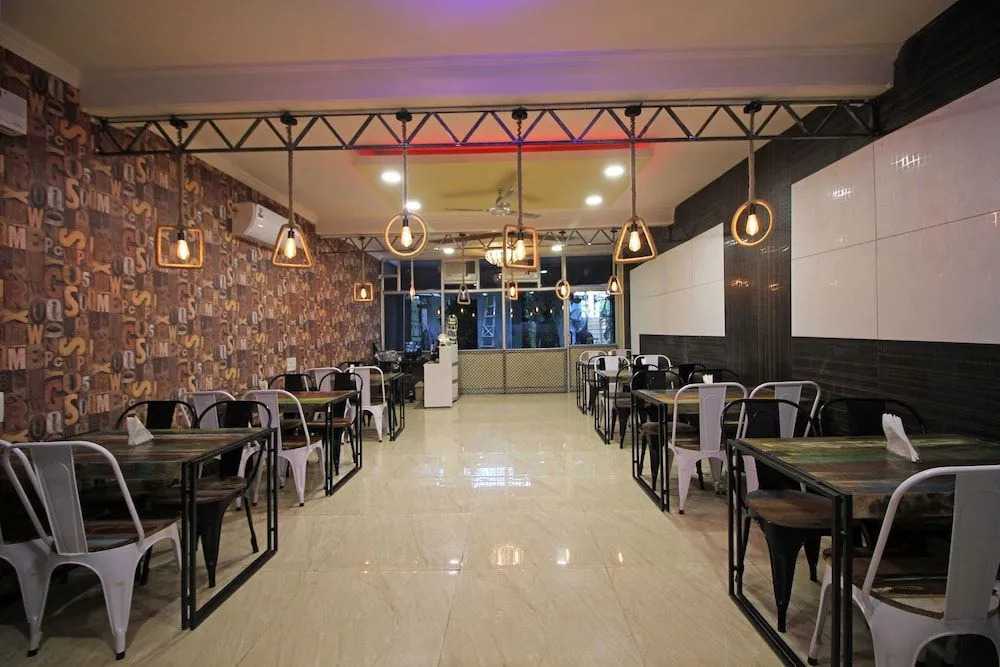 OYO Flagship 5383 Hotel Under Bridge Inn