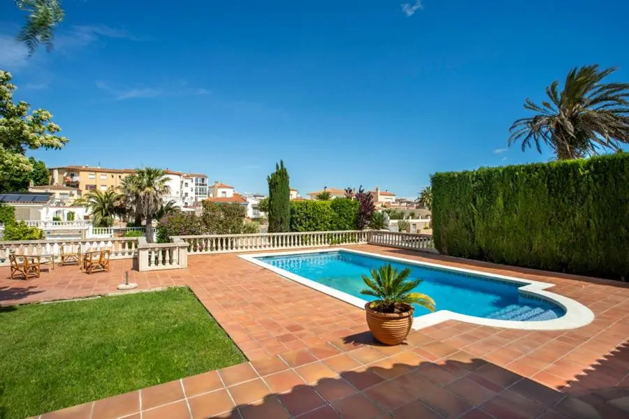 2005 Villa Freser al canal para 6 personas by homeselectspain