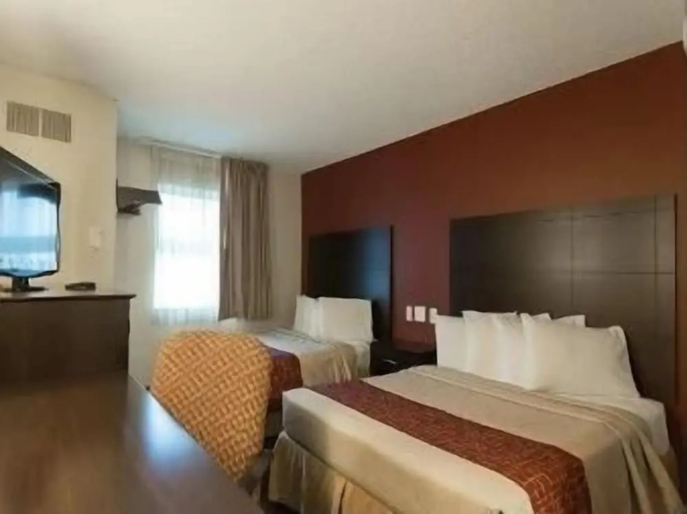 Travelodge Romulus Detroit Airport (ex. Red Roof/red Lion)