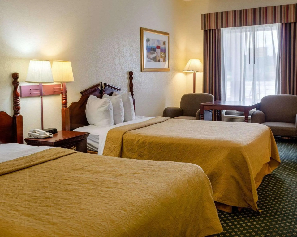 Econo Lodge Inn & Suites Philadelphia MS