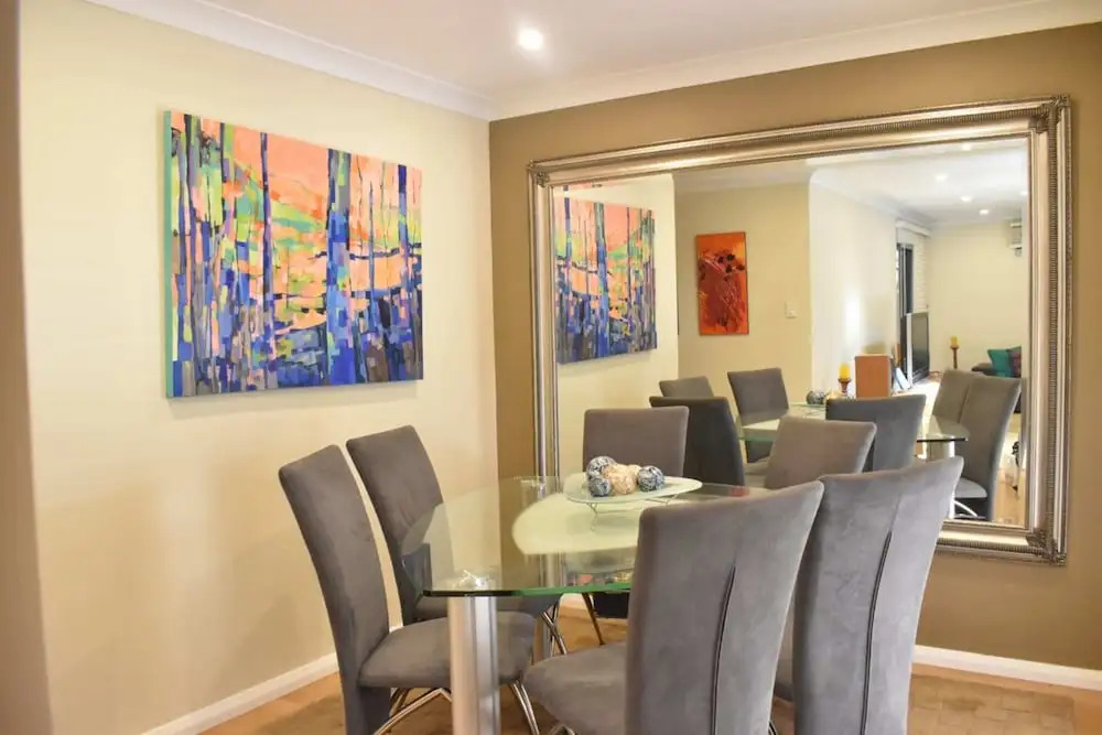 Bright 2 Bedroom Apartment In A Great Location
