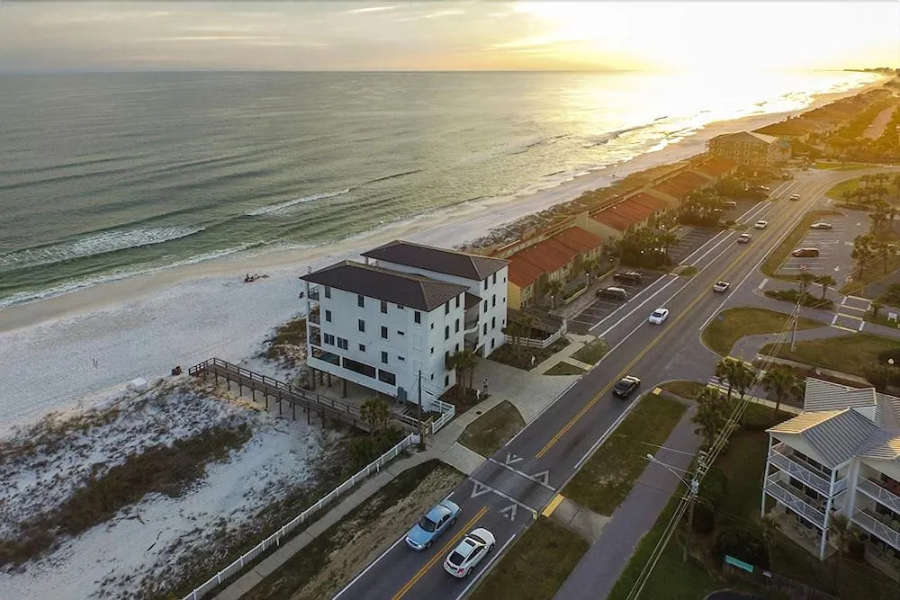 La Mer 6 Bedroom Holiday Home by Five Star Properties