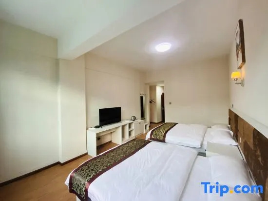 Yuxi Penglai Hotel