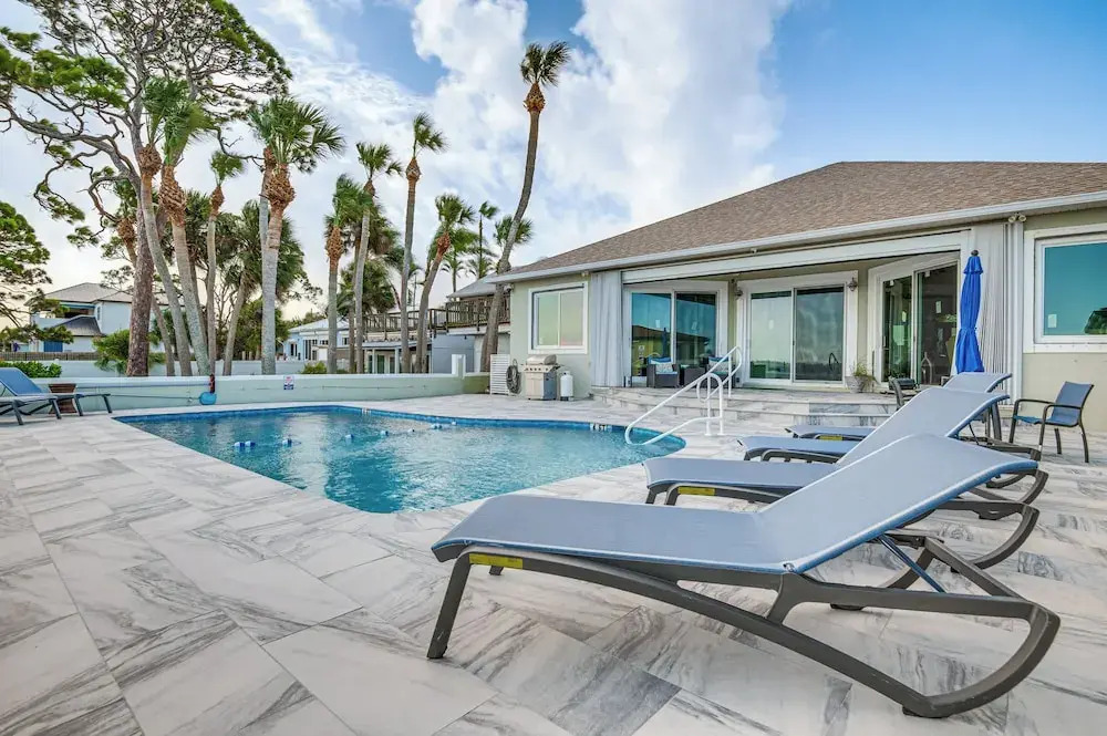 Riverfront Unit w/ Shared Pool & Dock in Melbourne