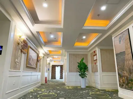 Chengdu French Theme Gold Palace