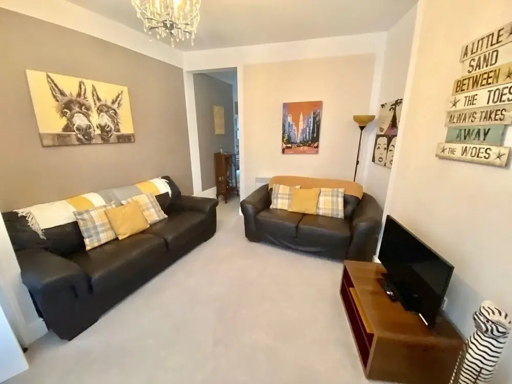 Blackpool Abode - Buttercup Suite