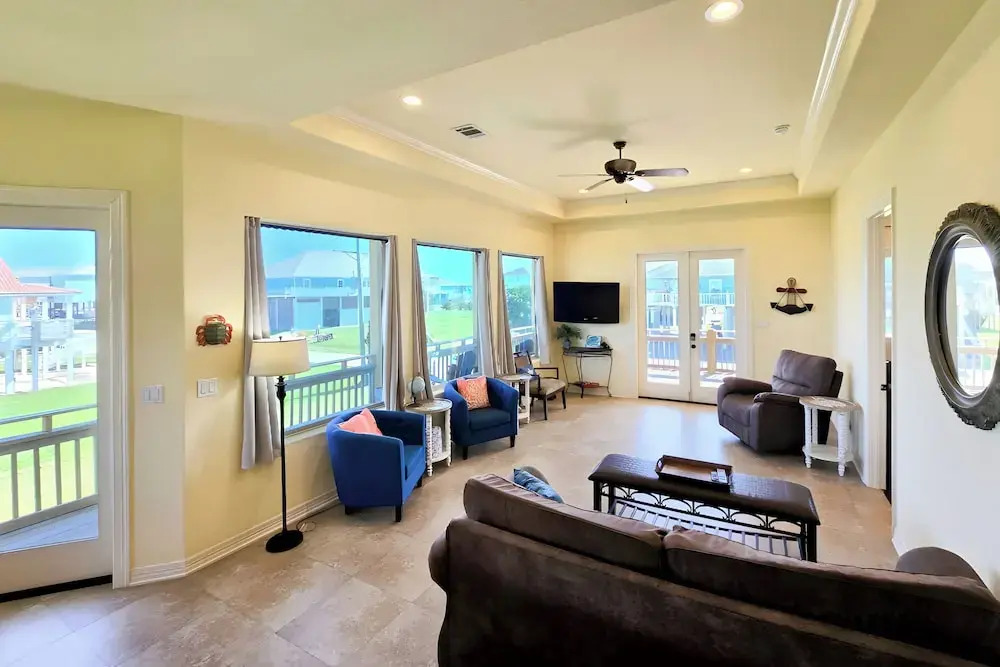 Dog-friendly Casa Sol House in Crystal Beach!