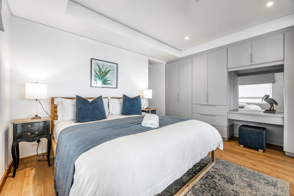 17 Marine, 2 Bedroom Sea-Facing Apt101