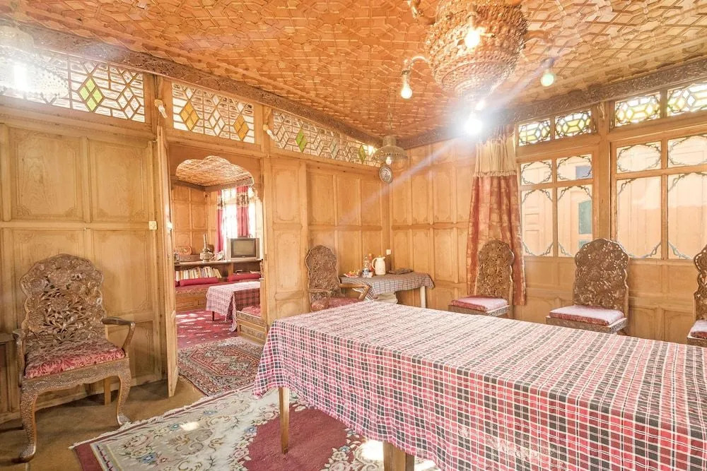 GuestHouser 3 BHK Houseboat d520