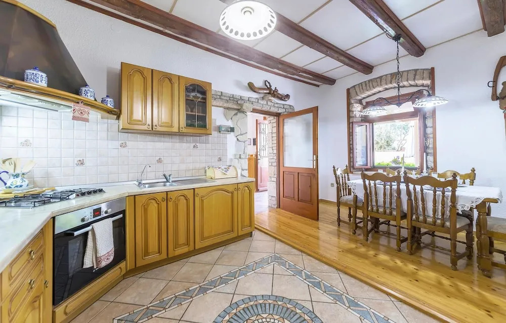 Amazing Home in Pula With 4 Bedrooms and Wifi