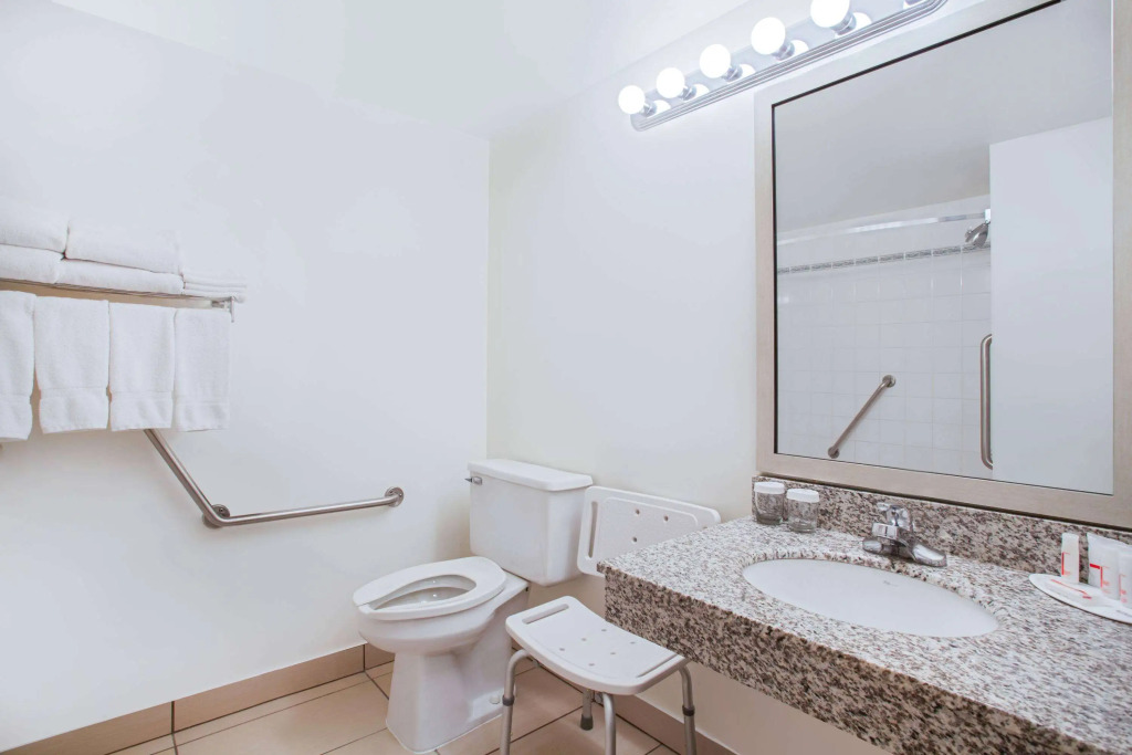 Ramada by Wyndham Red Deer Hotel & Suites
