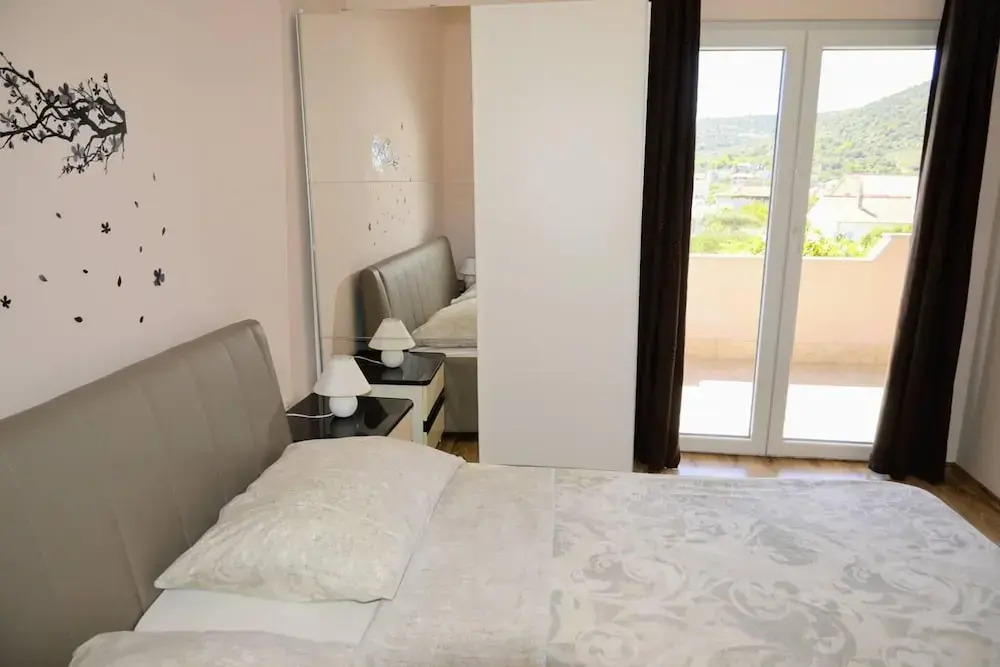 Lovely 2-bed Apartment in Vinisce, Close to Beach