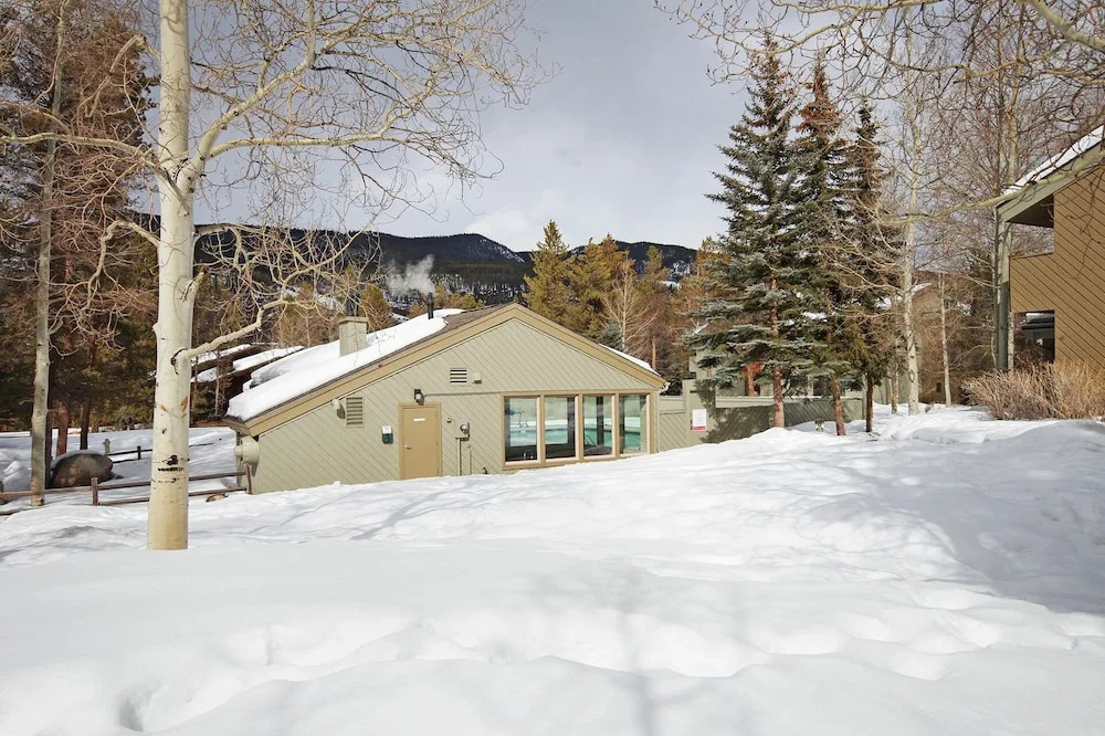 1182 Flying Dutchman 2 Bedroom Condo by RedAwning