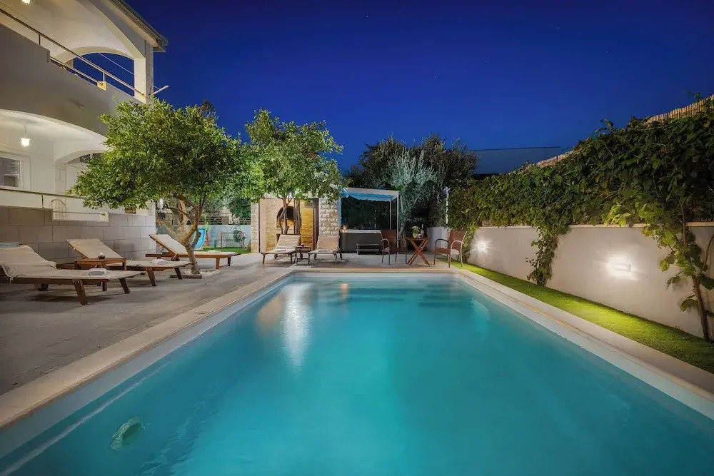 Sunshine Holiday Home