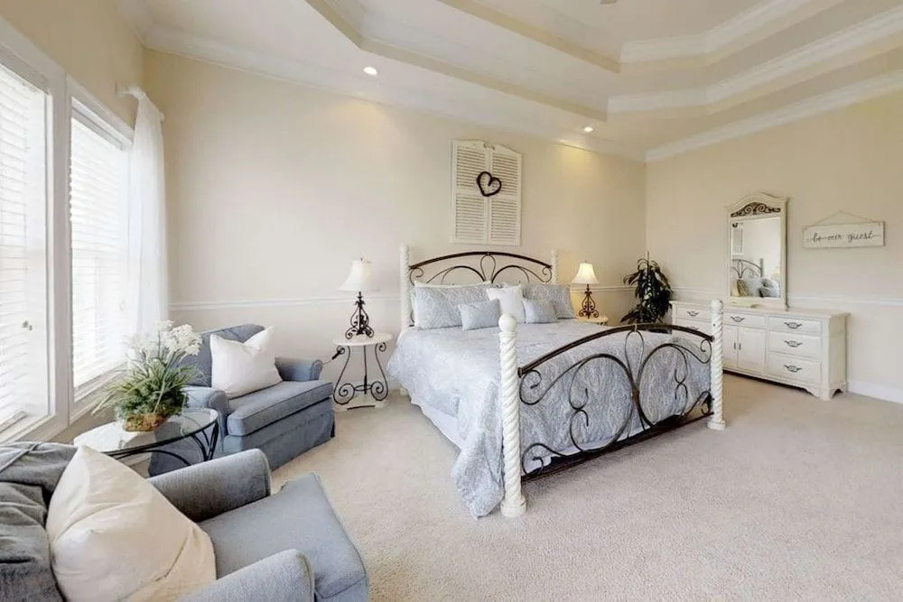 Palm Breeze 5 Bedroom Holiday Home