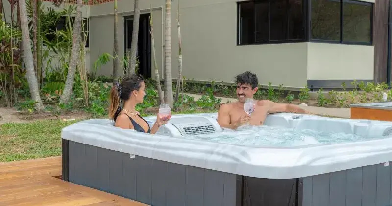 BEE Suites San José - Santa Ana