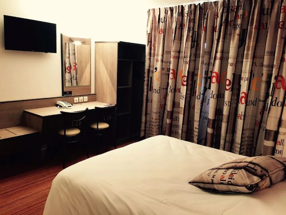 ACE Hôtel Travel Athée sur Cher - A85 Aire du Val de Cher