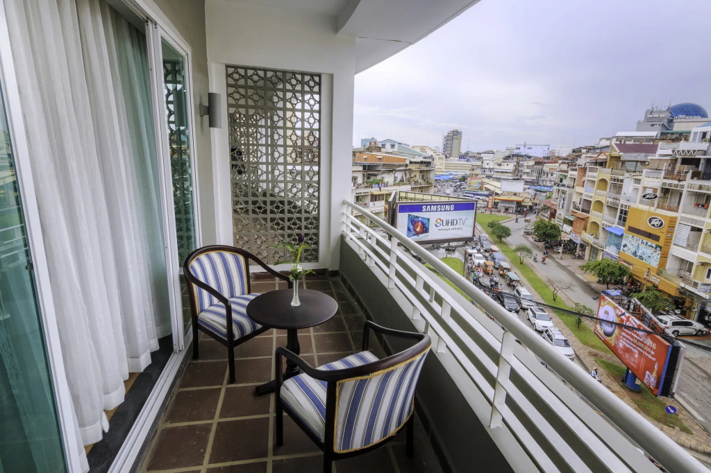 Paradise Hotel