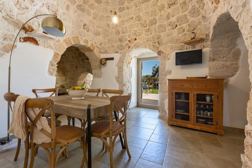 2220 Trulli Biancapetra by Perle di Puglia