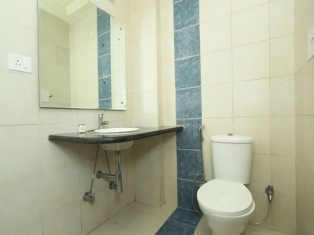 OYO 5285 Apartment Impact Associates