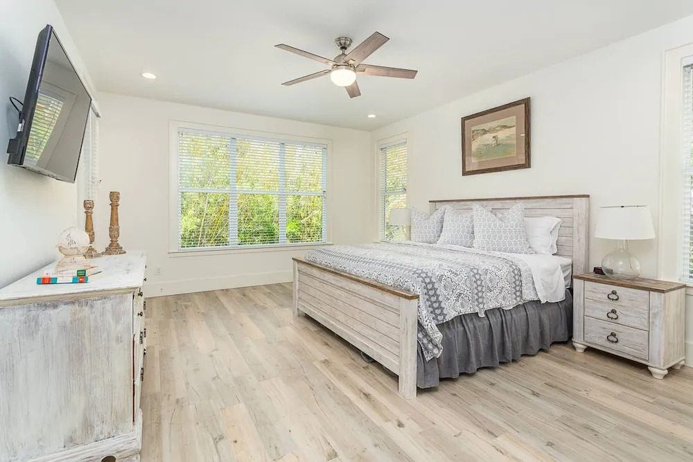 4323 13th Street by Hodnett Cooper