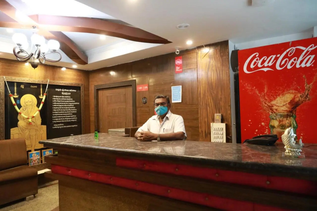 Sravanthy Inn