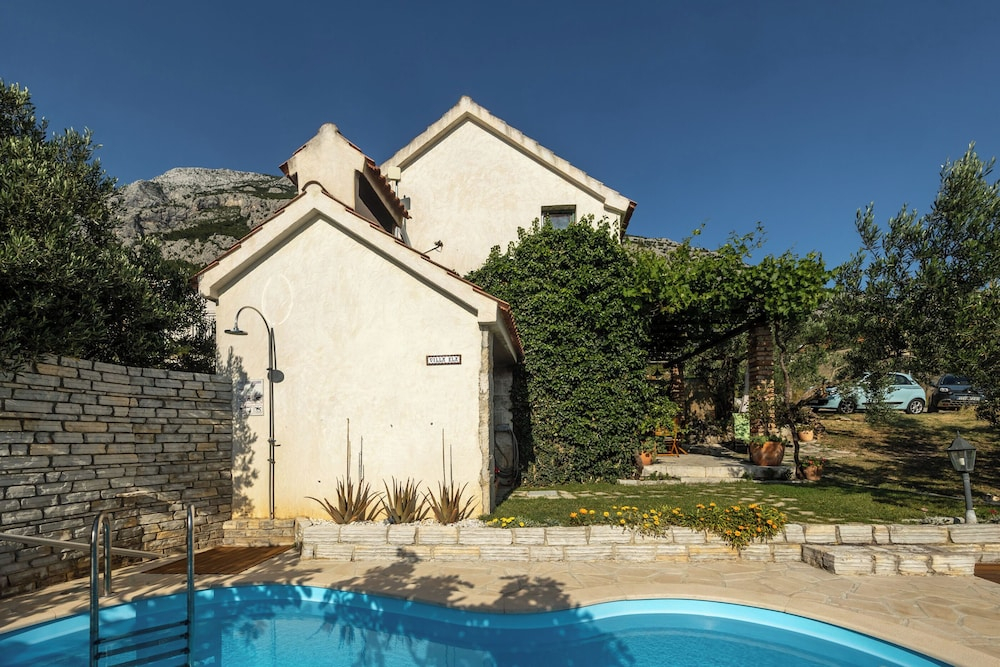 Villa Ela