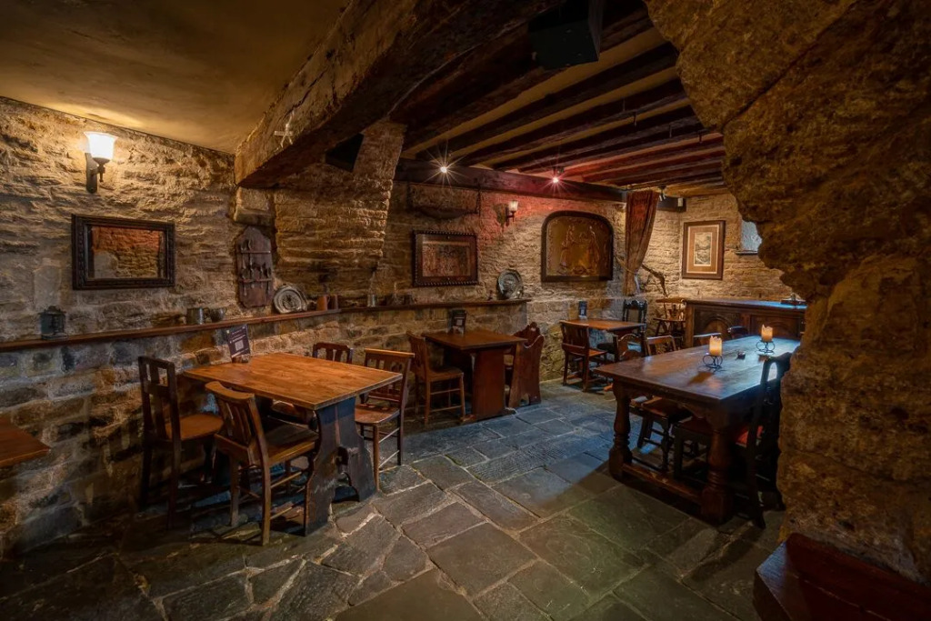 The George Inn & Plaine