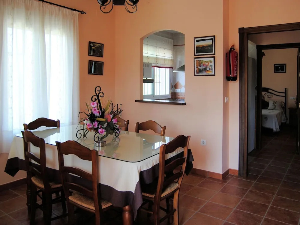 Peaceful Retreat in Alora for Families and Friends