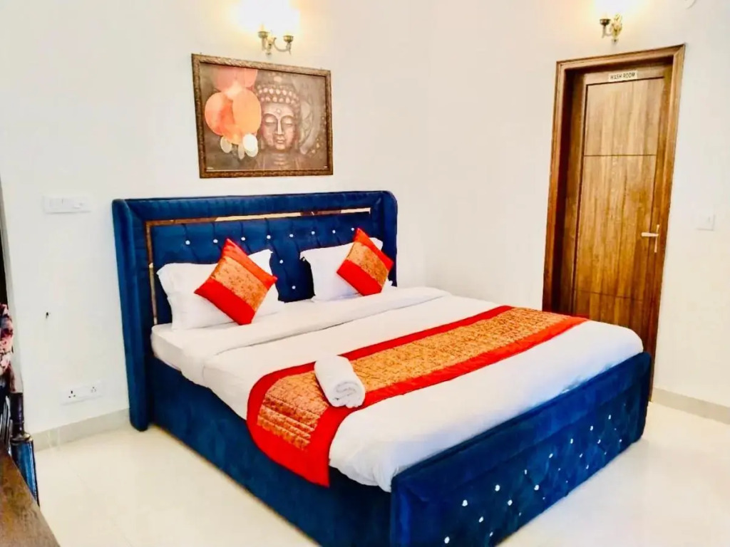 2bhk Fortune Home,E28 2a Saket Near Max Hospital,Pvr