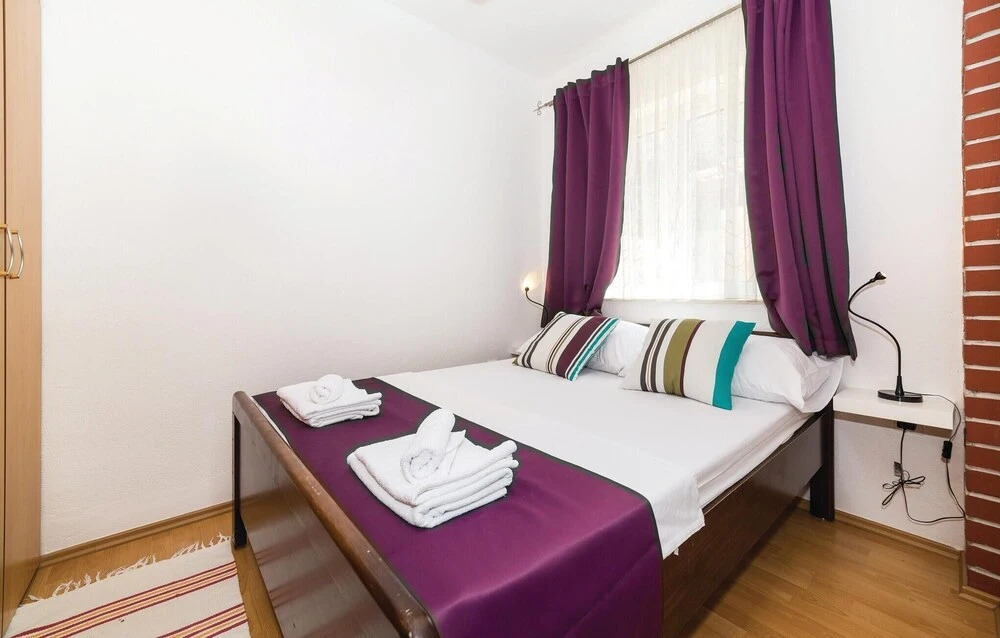Amazing Home in Okrug Gornji With Wifi and 4 Bedrooms