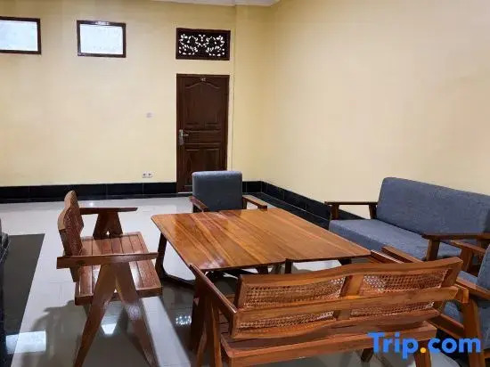 Urbanview Noja Guest House near Living World Denpasar