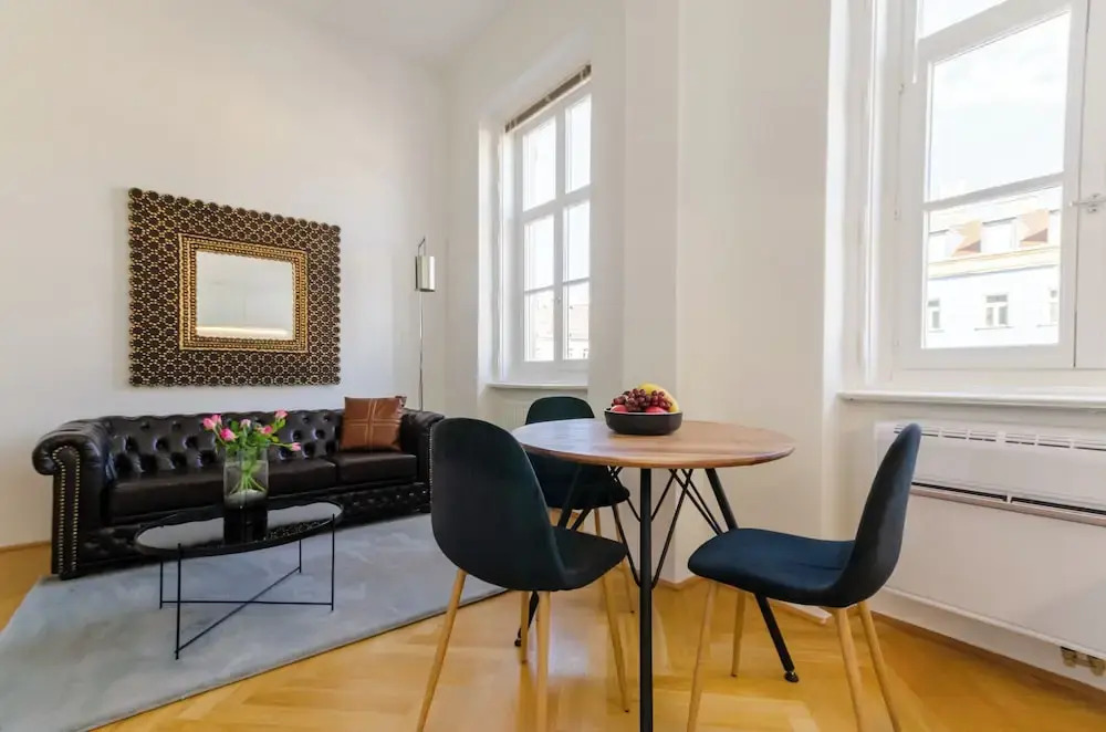 Charming Historical Apartments Near City Centre