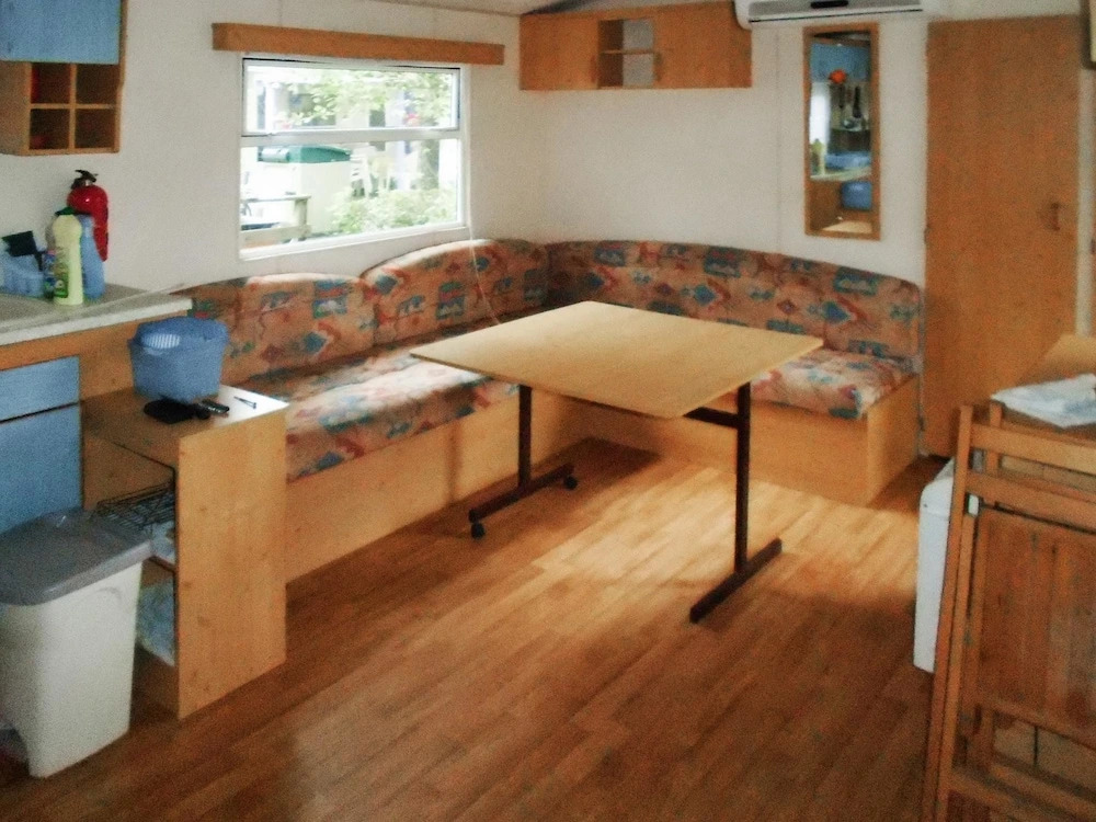 Bungalow With 2 Bedrooms in Agde, With Furnished Garden and Wifi - 950