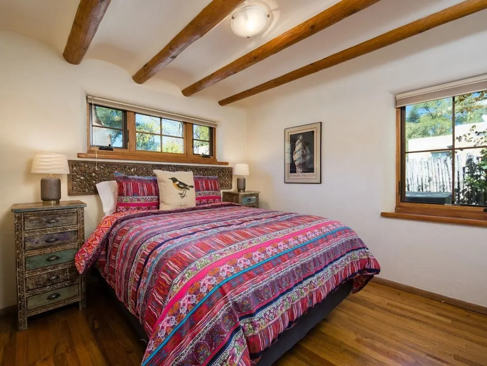 Casa Contenta - Charming East Side Family Home With Hot Tub, Walk to Canyon Rd