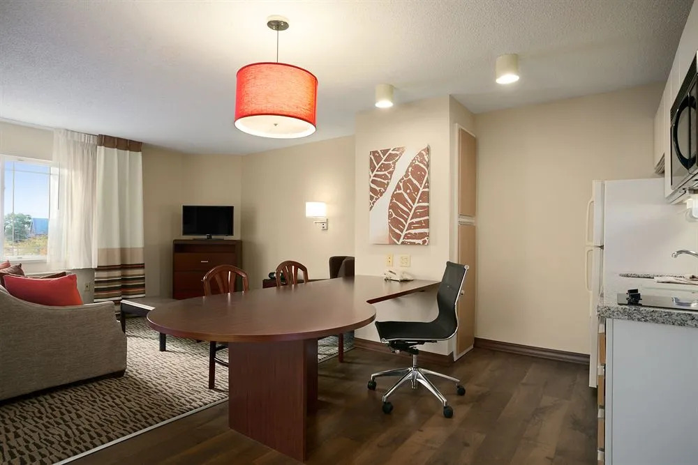 Hawthorn Suites by Wyndham Greensboro