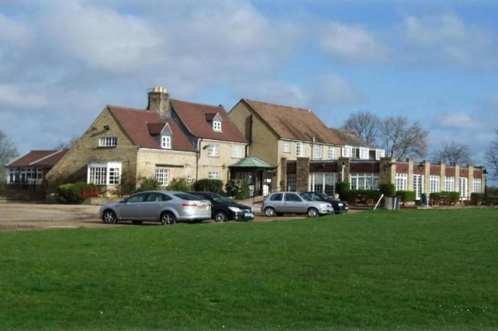 Pike & Eel Hotel and Marina