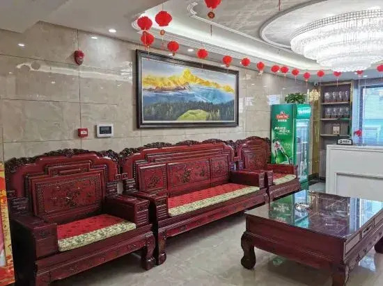Oriental Earl Hotel (North Road, Gushi)