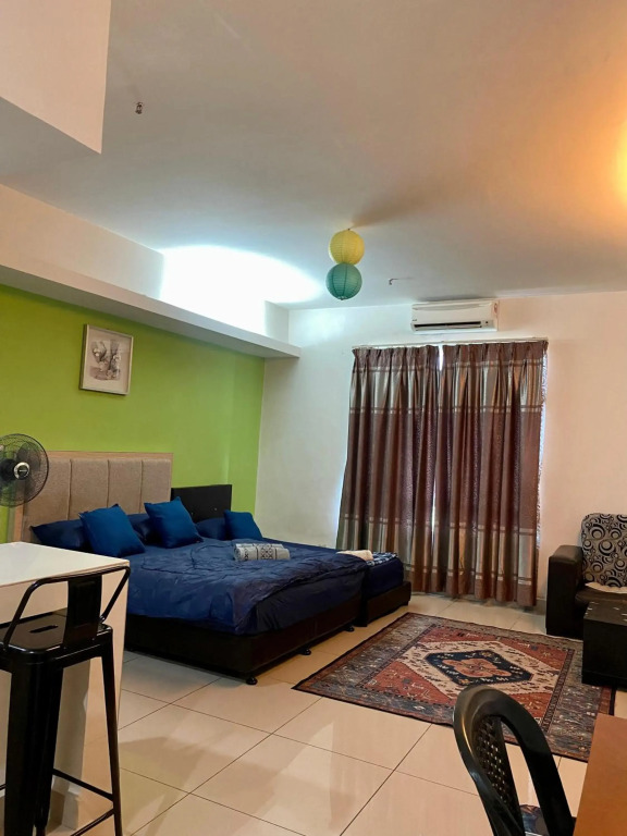 Private Studio Viana Court Service Apartment 2 with private parking