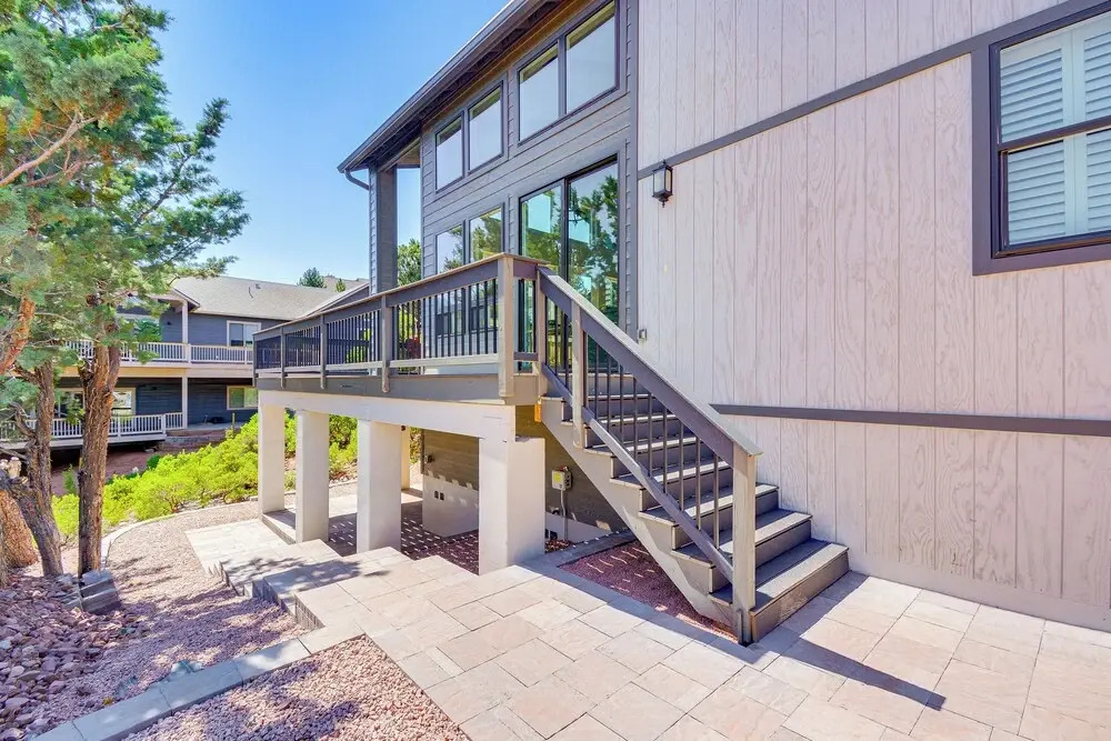 Hot Tub + Deck: Mtn-View Pine Getaway