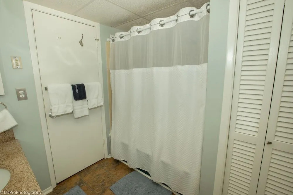 SPC 1034 is a Pet Friendly 1 BR with Free Beach Service for 2! by RedAwning