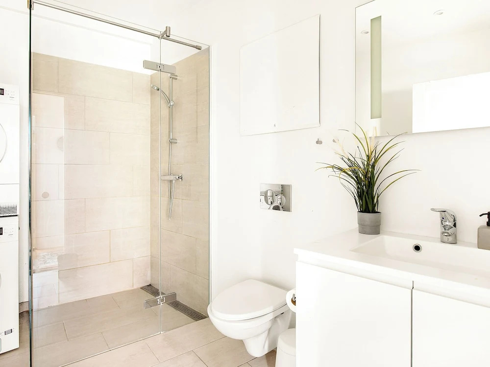 Leaves 3 - Pleasant 4-bdr Apt in Central Copenhagen