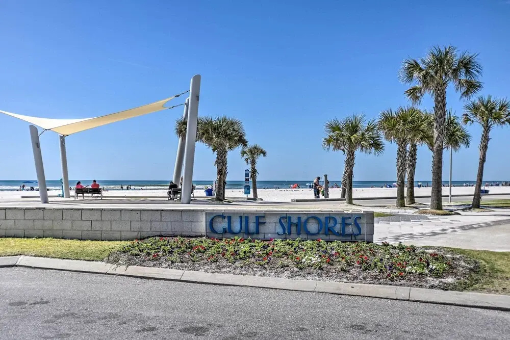 Chic Gulf Shores Condo w/ Pool & Beach Access
