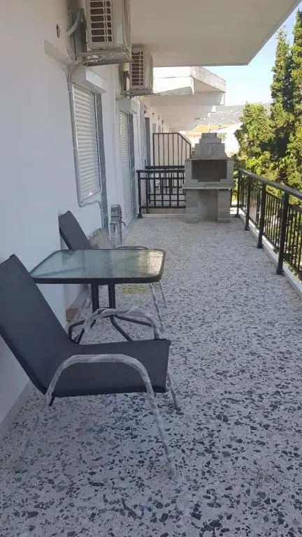 Nea peramos apartment Up to 8 person