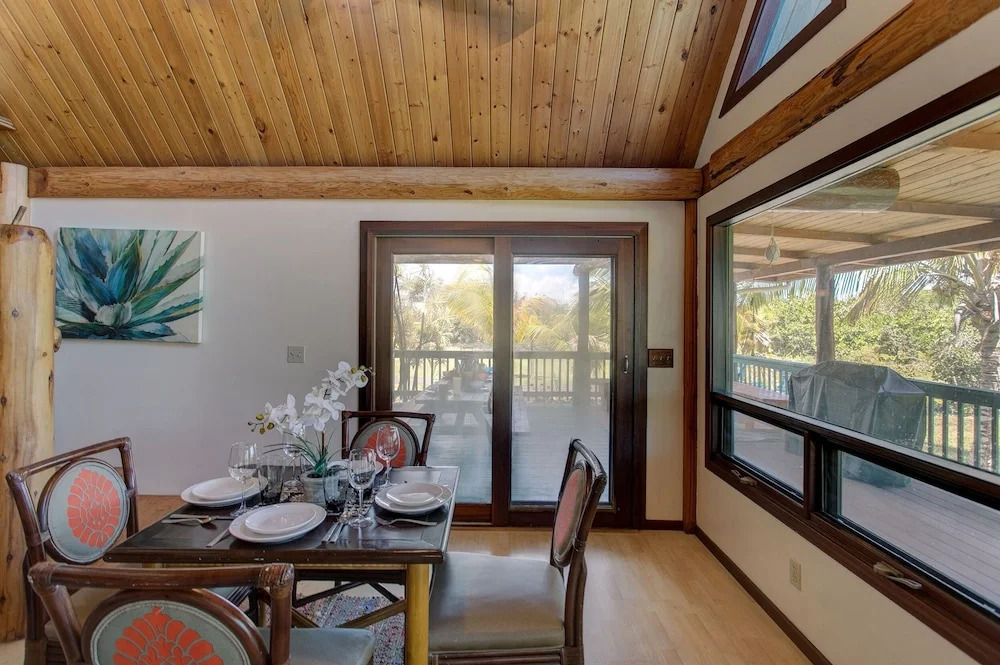 Hale Anuenue Nuku - The Rainbows End 3 Bedroom Home by RedAwning