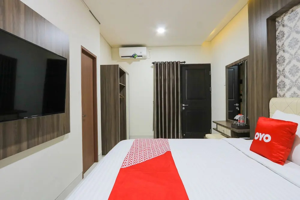 Albanis Family Residence by OYO Rooms
