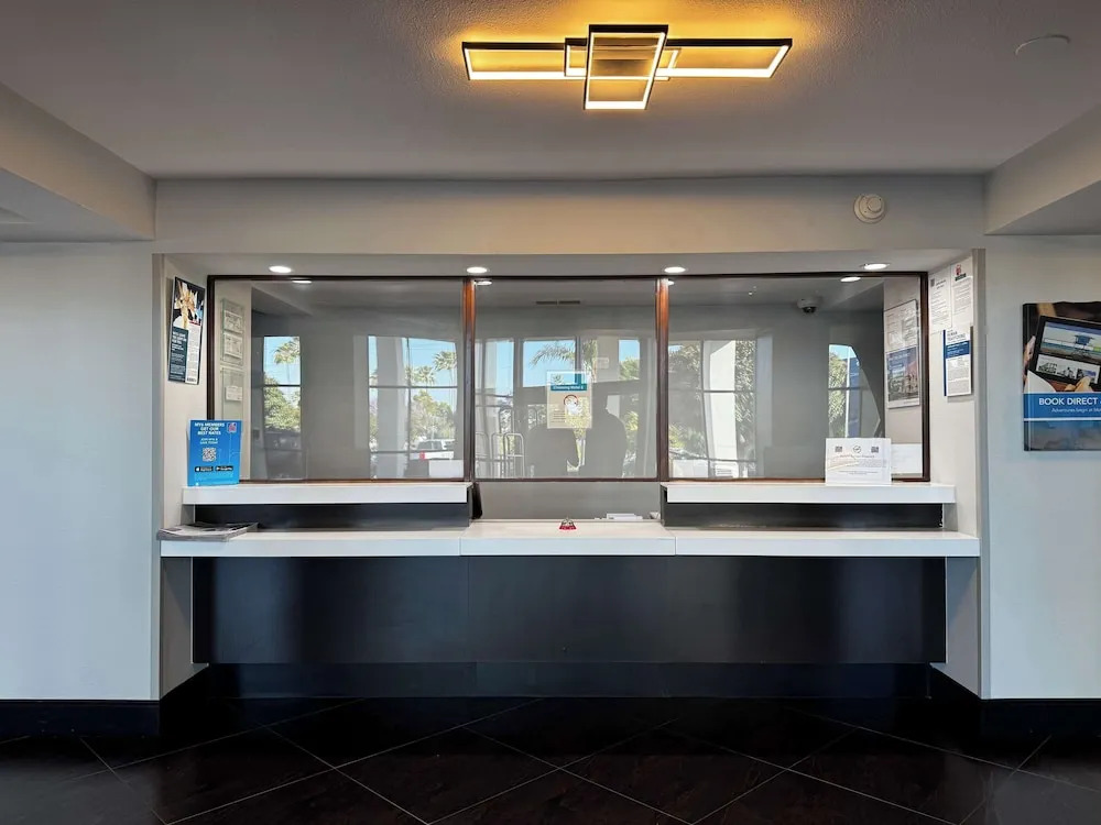 Studio 6 Suites Carson, CA