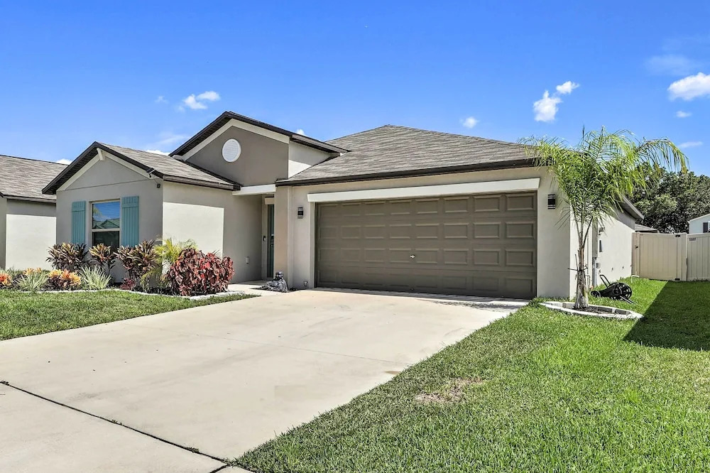 Modern & Bright Ruskin Home Near Bahia Beach!